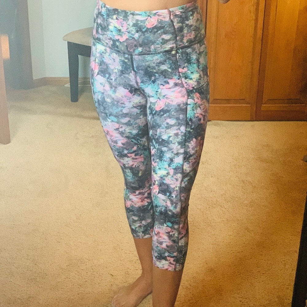 EUC Lululemon fast and free 19’ crop size 2
